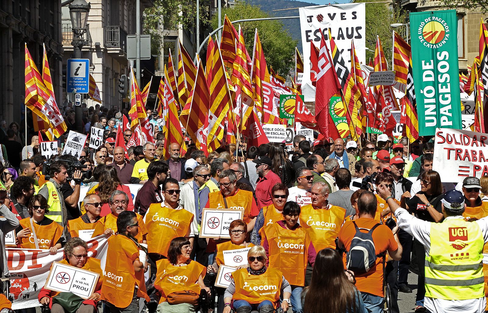 Un momento de la manifestación que bajo el lema "Por una Catalunya Social"