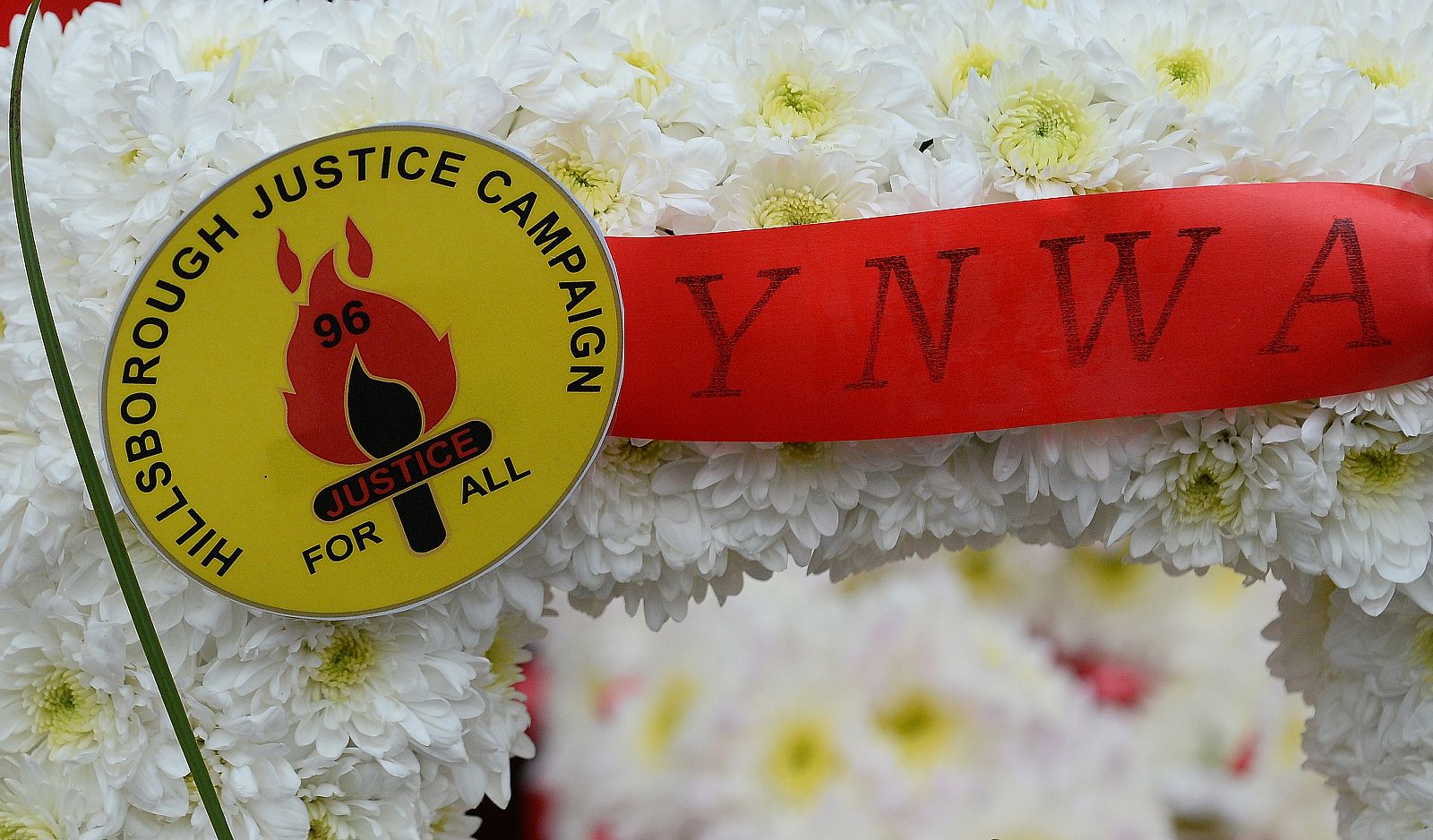 Una ofrenda floral en homenaje a las víctimas de Hillsborough pide "justicia para todos"