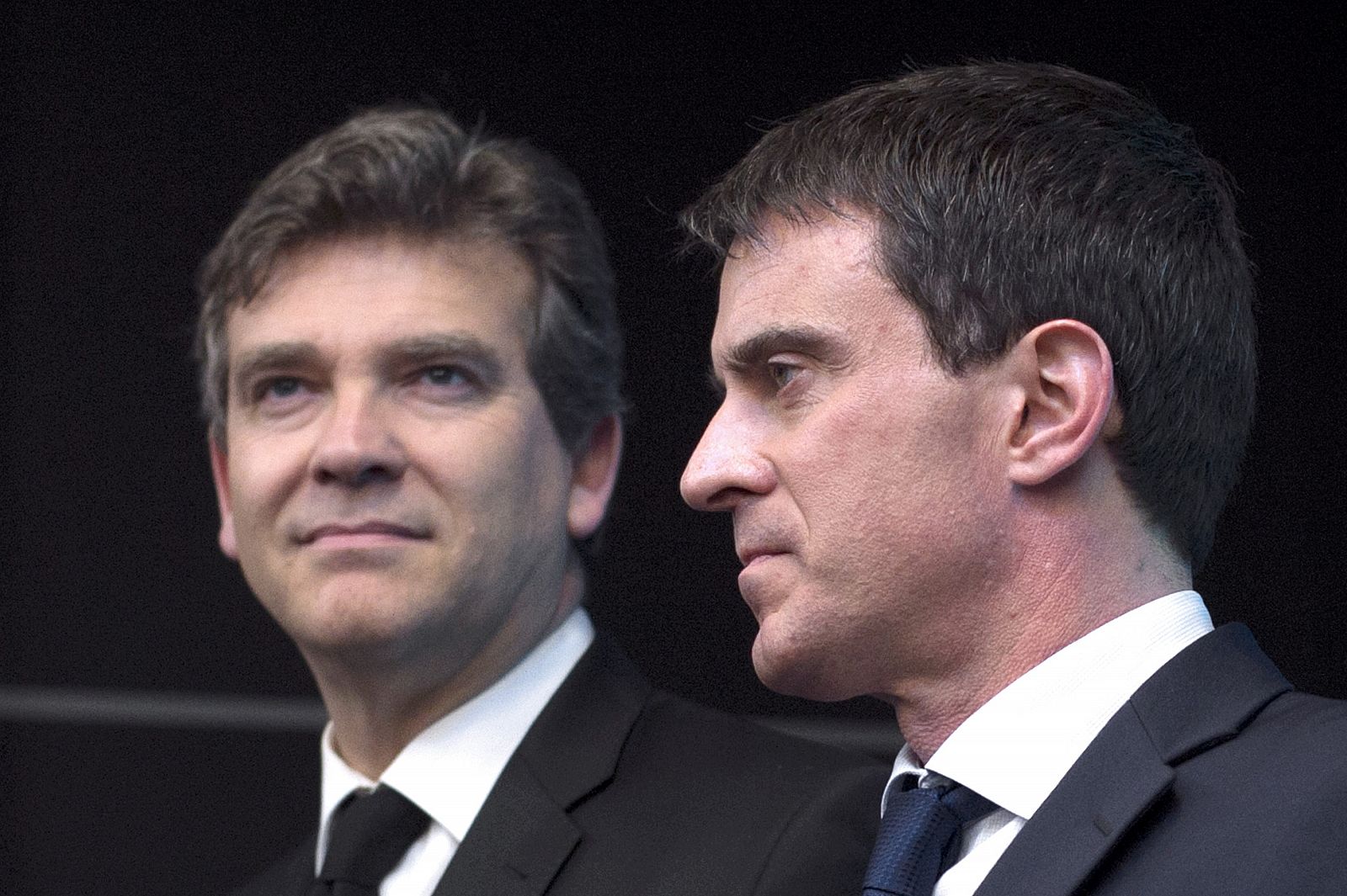 El primer ministro francés, Manuel Valls, y su ministro de Economía e Industria, Arnaud Montebourg