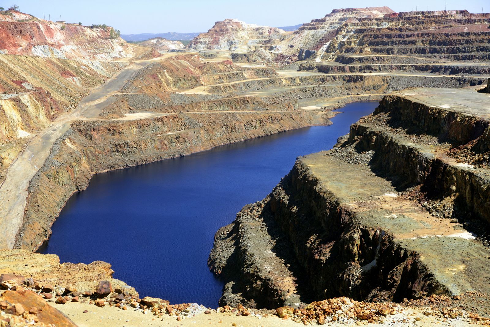 Las minas de Riotinto, que ya no están en explotación, no son la causa de la acidez del río Tinto.