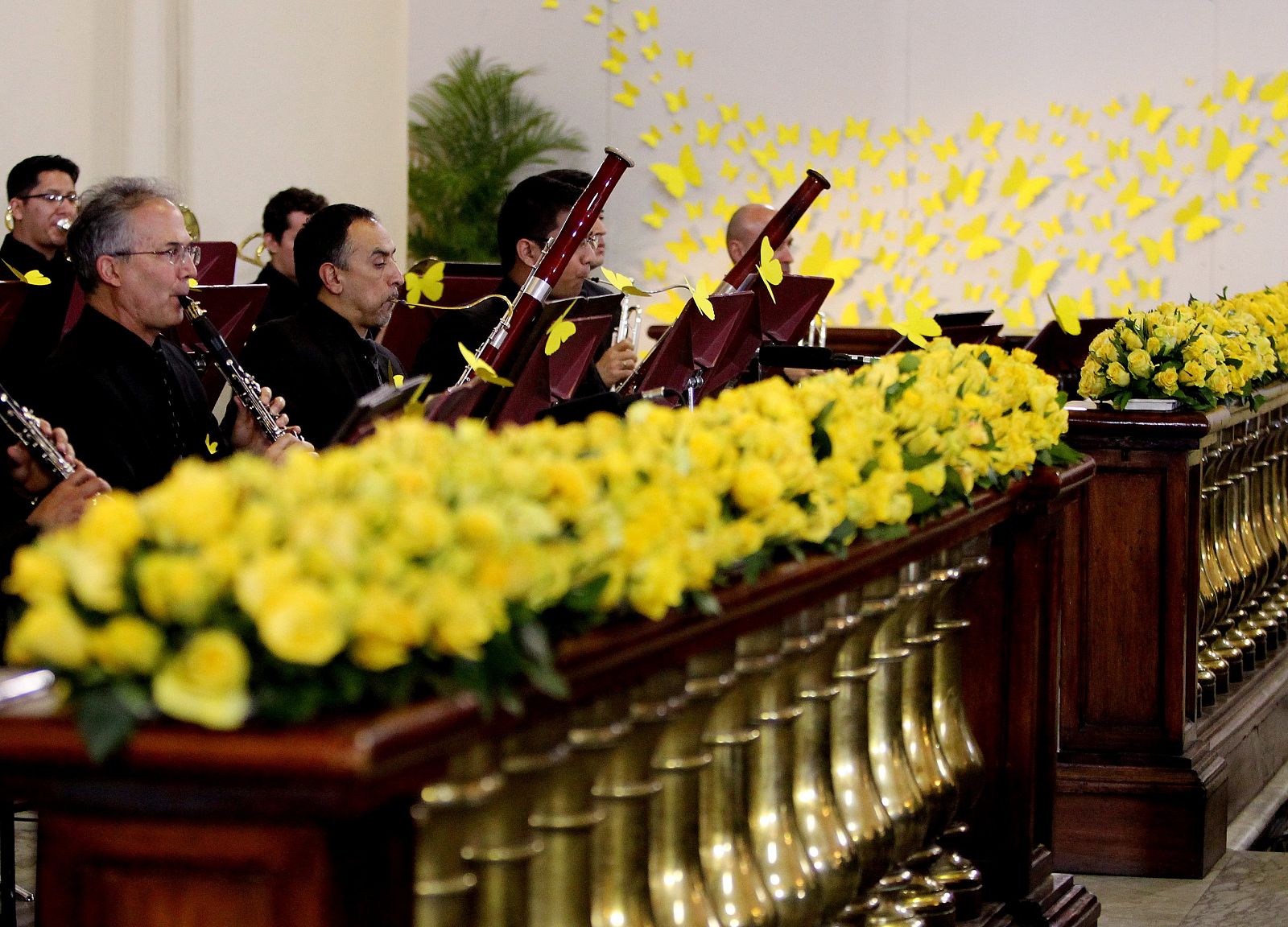 La Orquesta Sinfónica de Bogotá ha participado en el homenaje a García Márquez en la catedral de la capital colombiana.