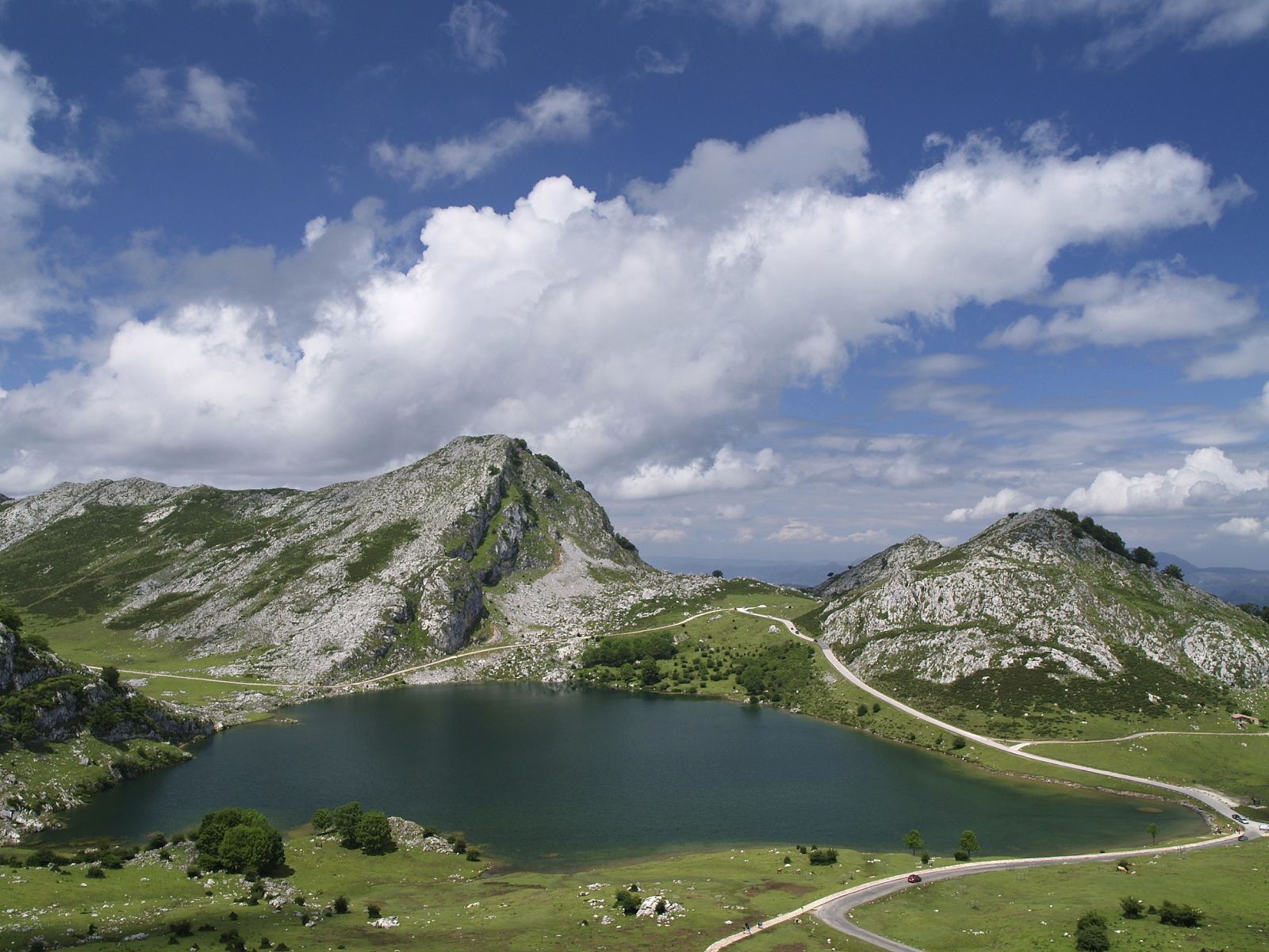 Los lagos de Covadonga, en el parque nacional de los Picos de Europa.