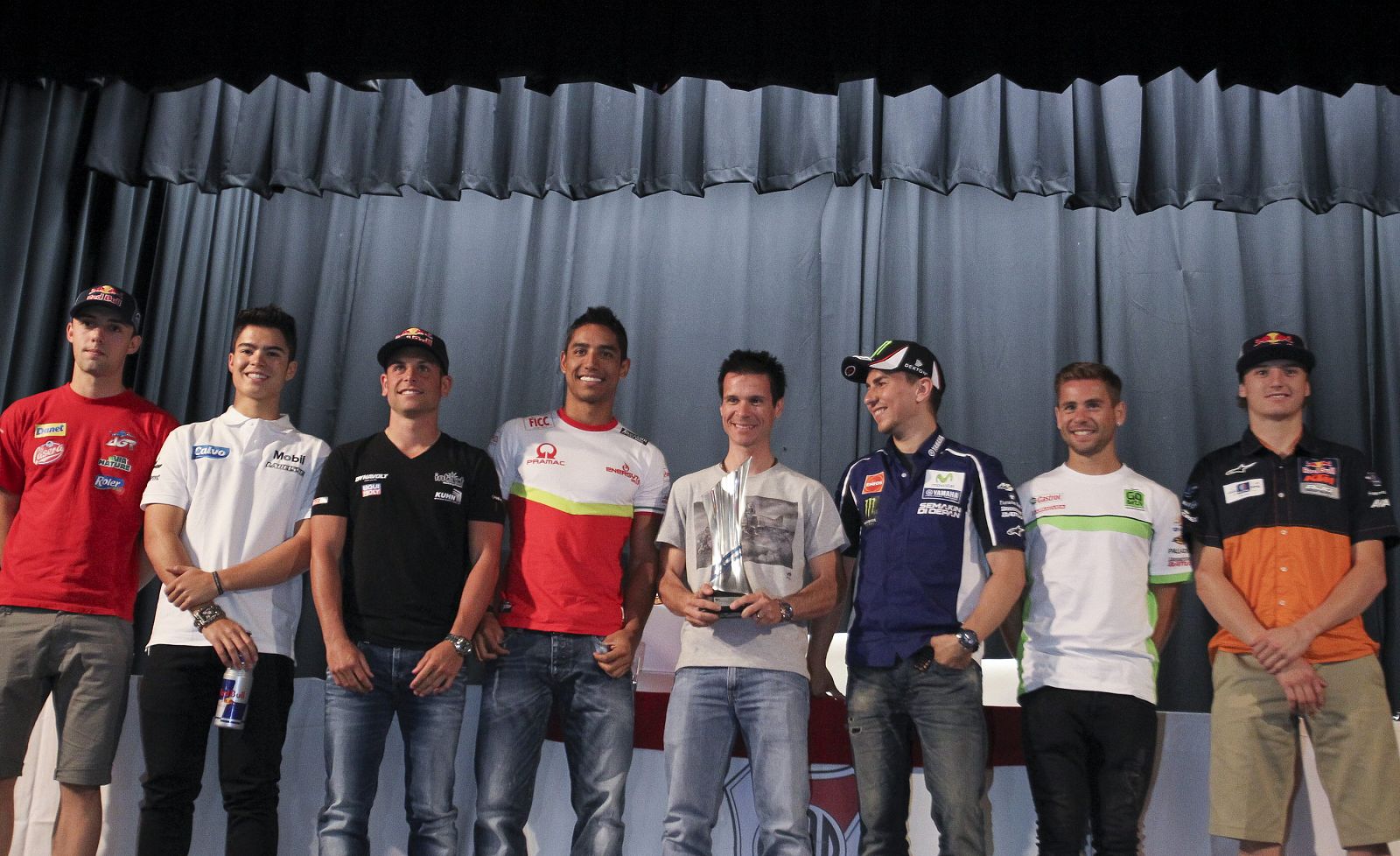 Los pilotos Jonas Folger, Eric Granado, Sandro Cortese, Yonny Hernández, el expiloto argentino Sebastián Porto, Jorge Lorenzo, Álvaro Bautista y Jack Miller posan en Argentina.