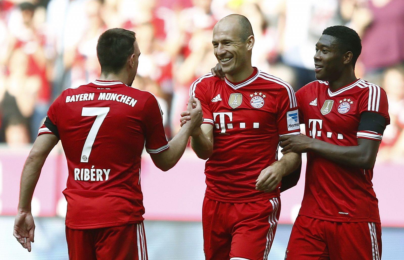 Robben celebra su gol junto a Ribery y Alaba frente al Werder Bremen.