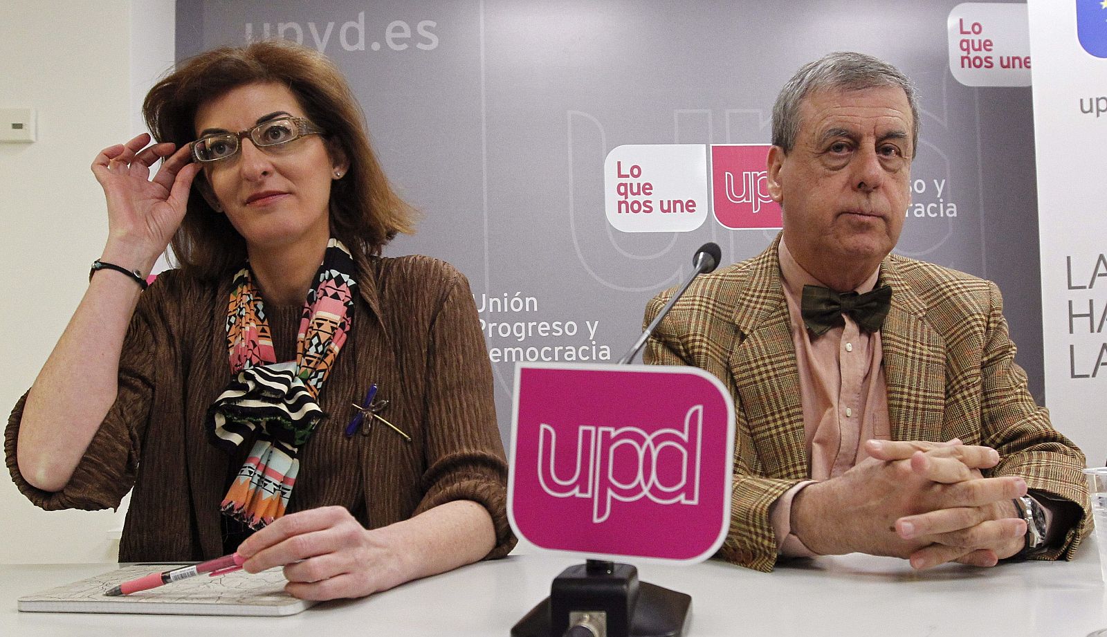 Francisco Sosa Wagner y Mayte Pagazaurtundúa, cabeza de lista y número dos de UPyD al Parlamento Europeo, respectivamente.