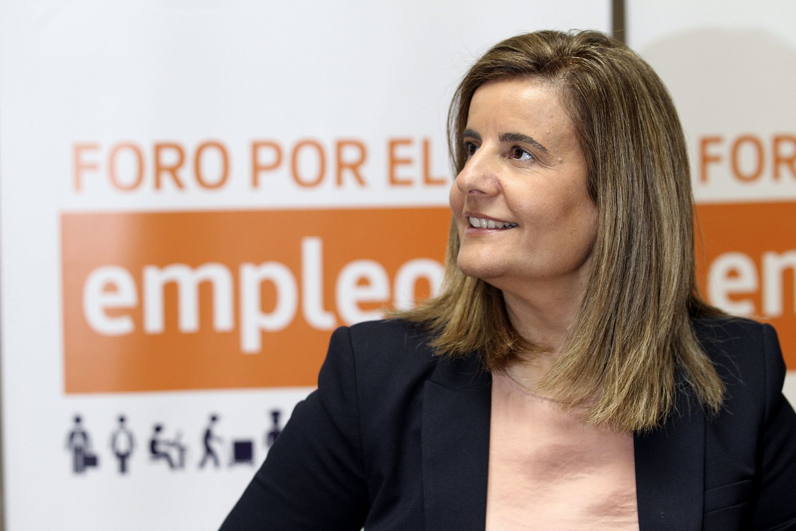 La ministra de Empleo, Fátima Báñez, avanza que el paro volverá a bajar en abril