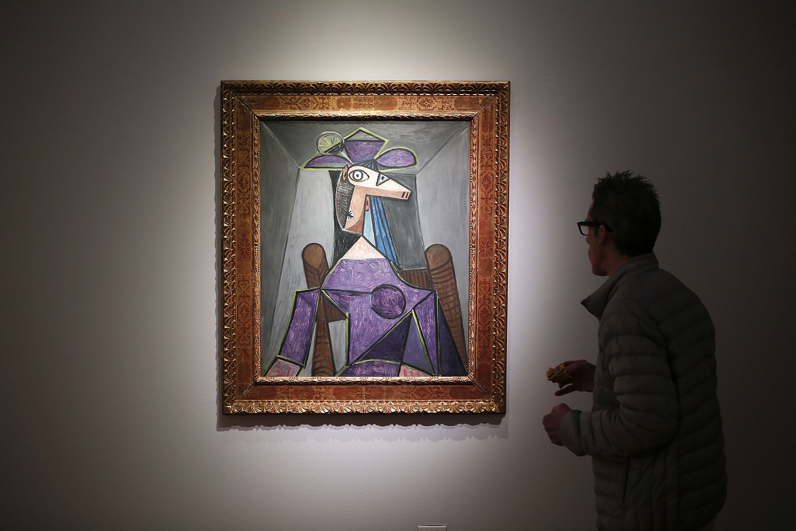 El retrato de Dora Maar realizado por Picasso ha sido la obra mejor valorada del artista malaqueño en la subasta de Christie's.