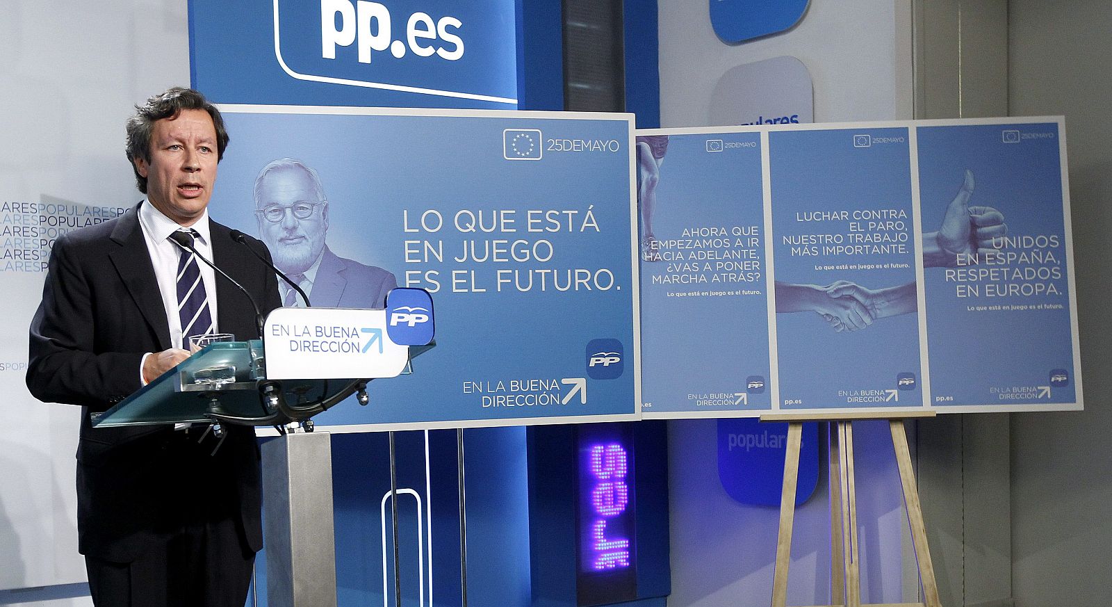 El vicesecretario general de Organización del PP, Carlos Floriano, durante la rueda de prensa en la que ha presentado la campaña electoral de su partido para las elecciones europeas.