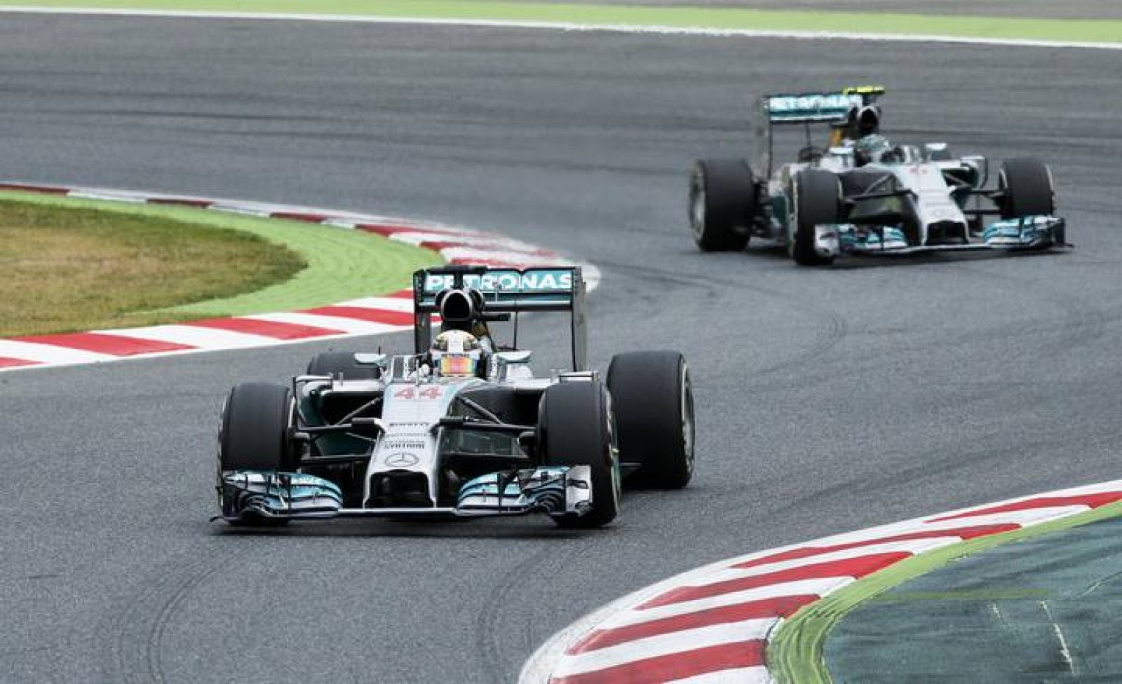 Lewis Hamilton y Nico Rosberg, en Montmeló