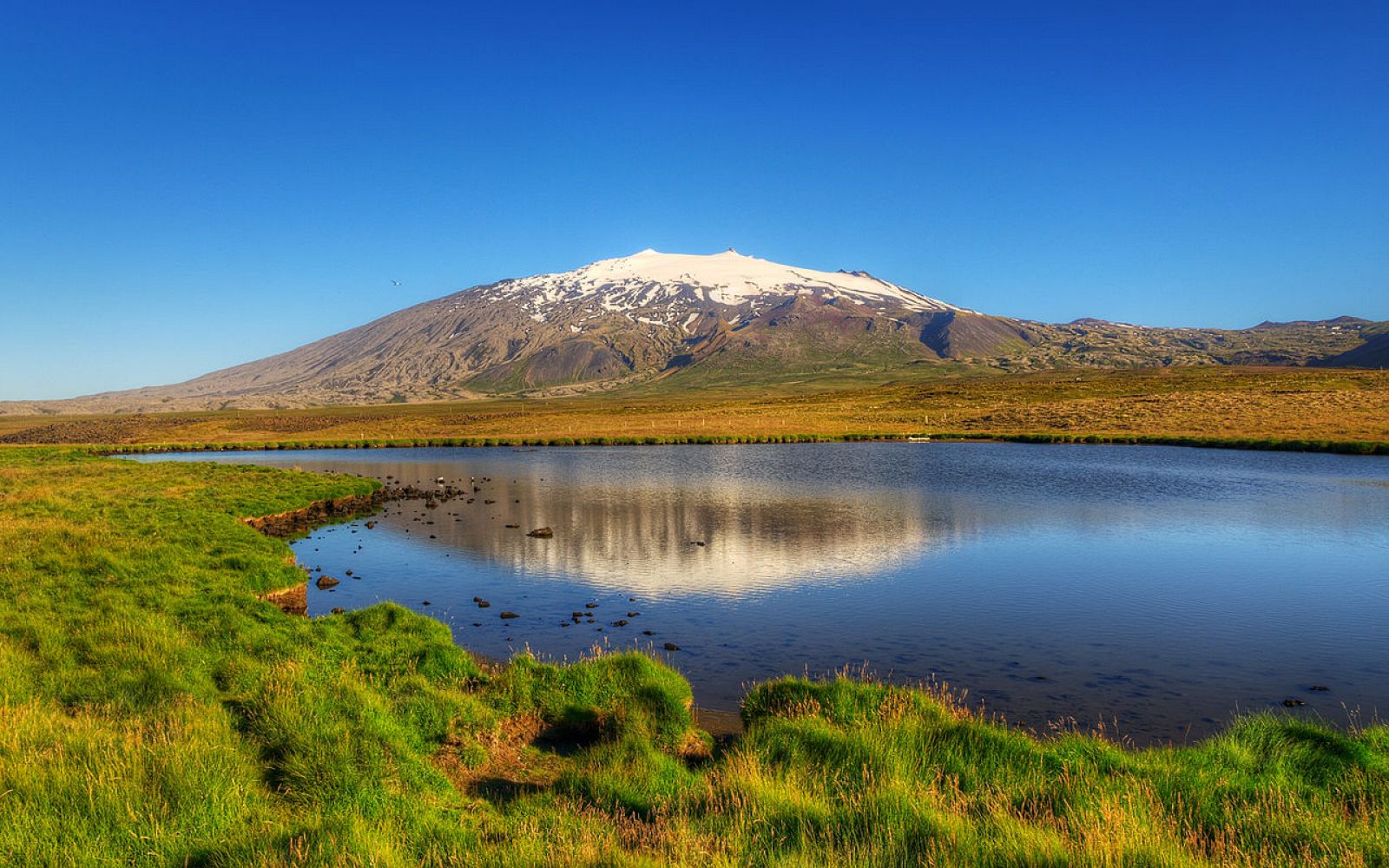 El Snaefellsjökull es el volcán islandés que sirvió de puerta de entrada al centro de la Tierra en la novela de Julio Verne.