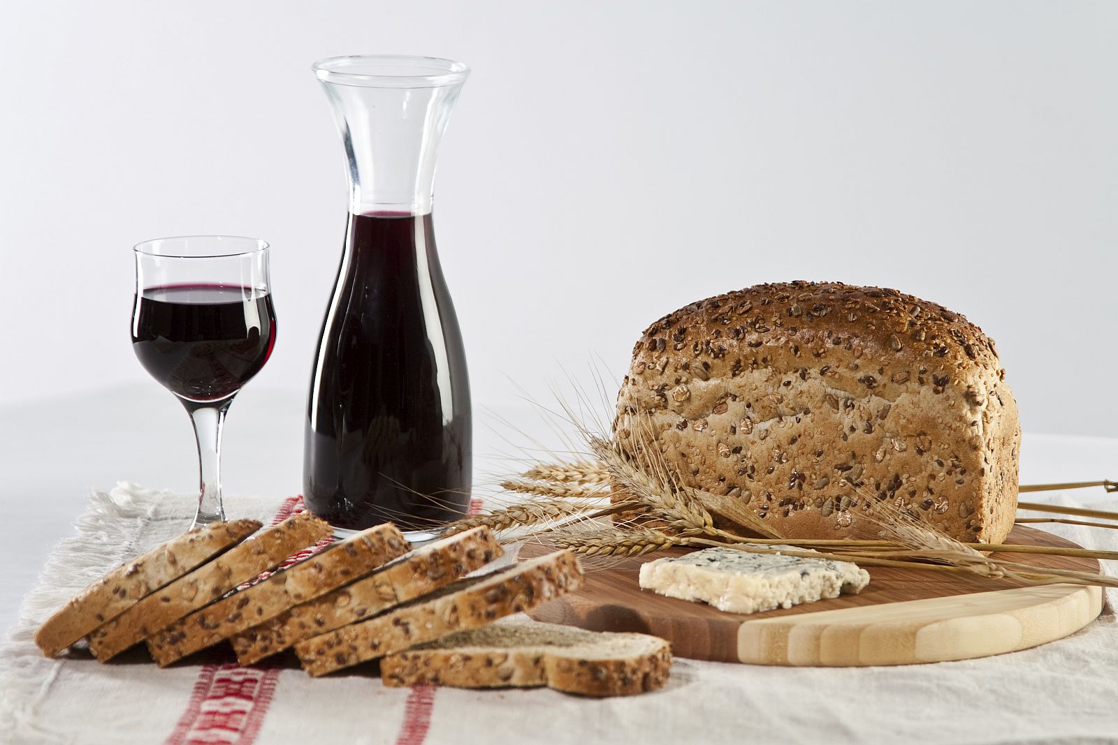 El vino tinto y las semillas contienen polifenoles, que se creen beneficiosos para prevenir riesgos para la salud.