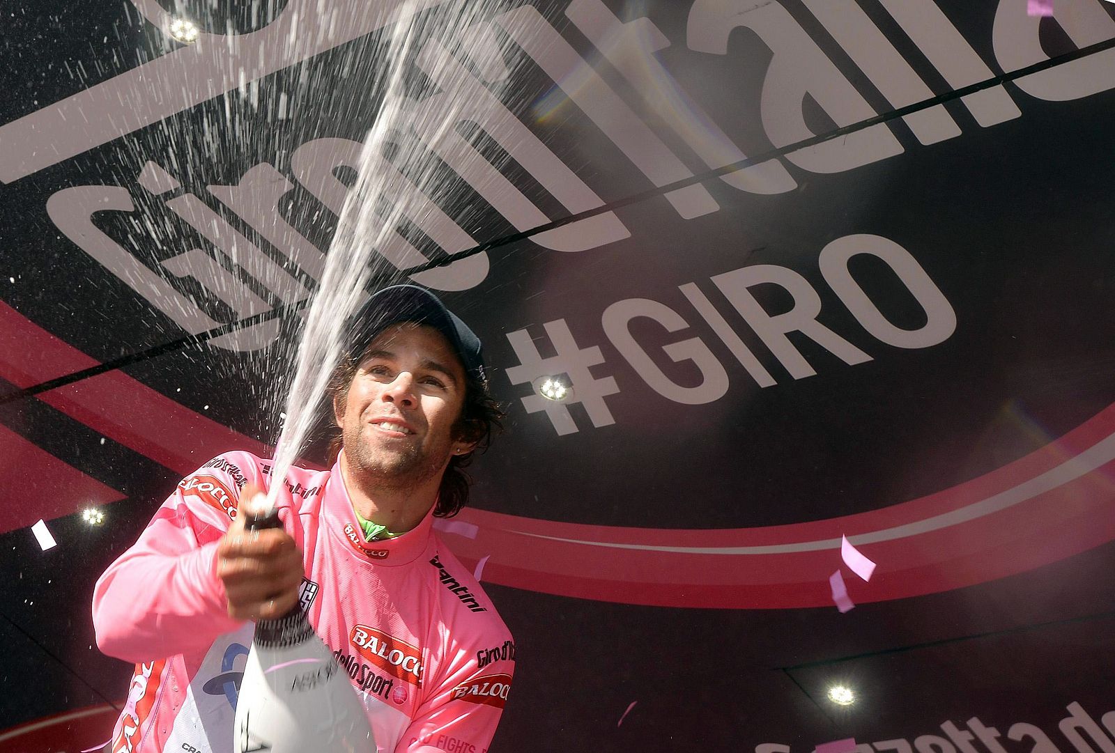 El ciclista australiano Michael Matthews del equipo Orica conserva la maglia rosa