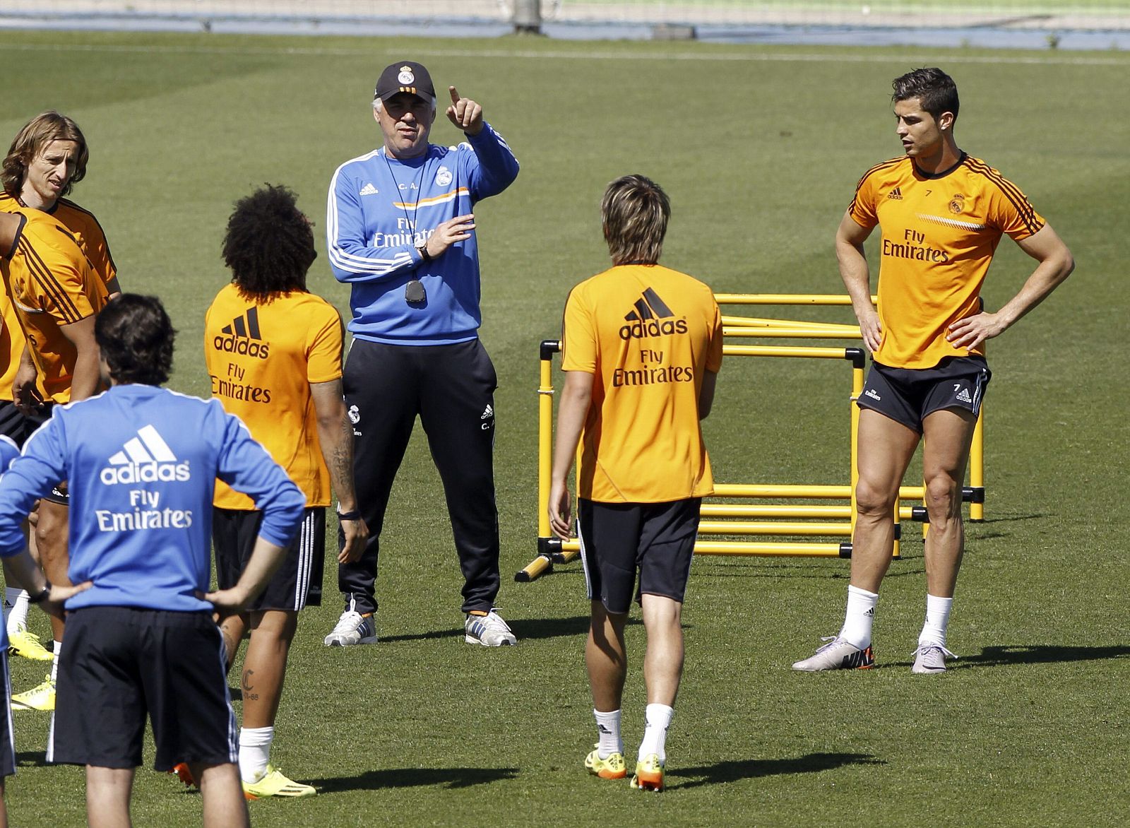 El técnico del Real Madrid, Carlo Ancelotti, durante el entrenamiento del equipo