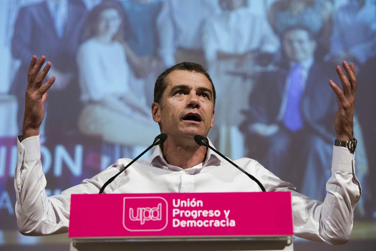 El diputado de UPyD Toni Cantó, en un mitin en Valencia en la campaña de las elecciones europeas