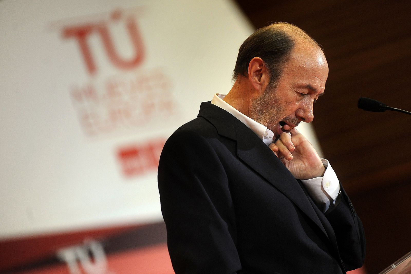 El secretario general del PSOE, Alfredo Pérez Rubalcaba, en un acto electoral en San Sebastián en la campaña de las europeas