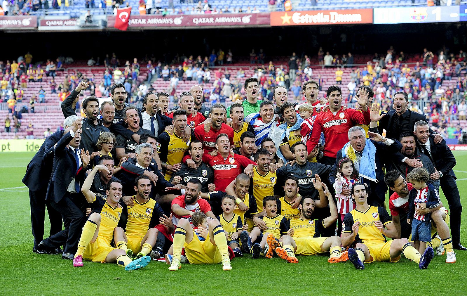 Foto de archivo de los jugadores atléticos celebrando la Liga.