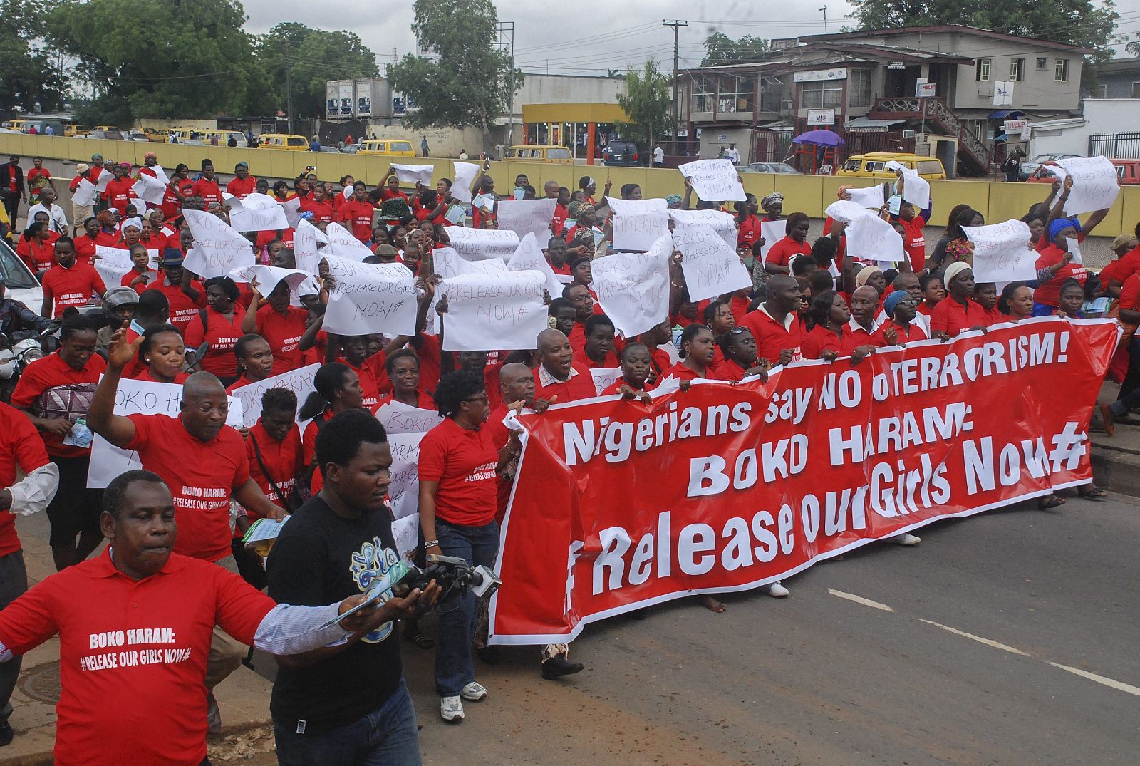 Manifestación en Lagos (Nigeria) para recordar a las niñas secuestradas por Boko Haram