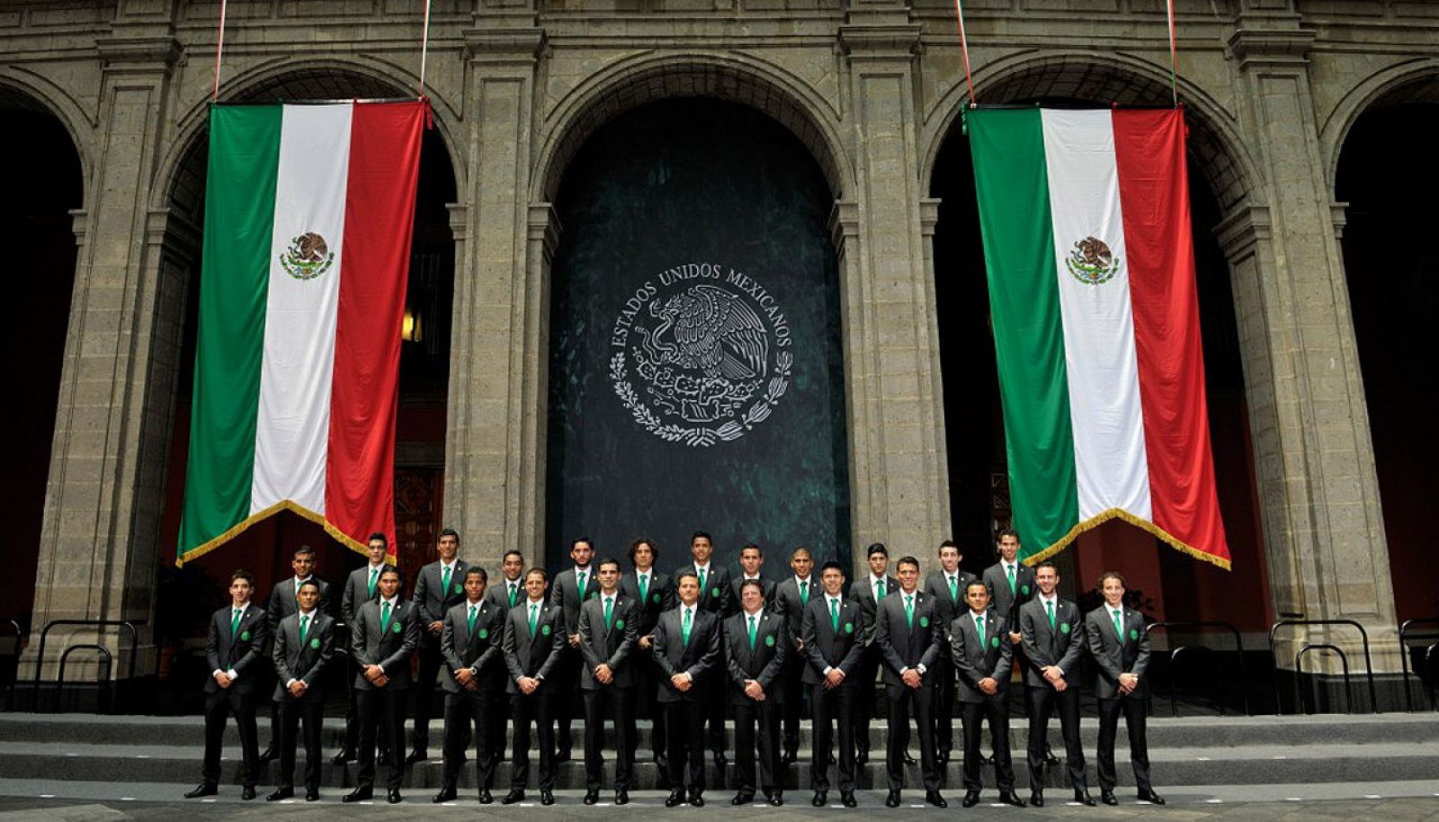 Los componentes de la selección de México, con el presidente del país, Enrique Peña Nieto