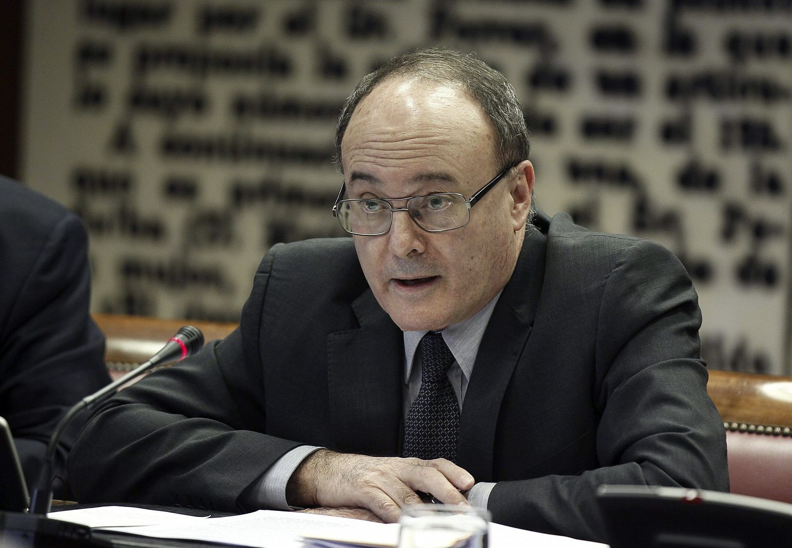 El gobernador del Banco de España, Luis María Linde, comparece en el Senado