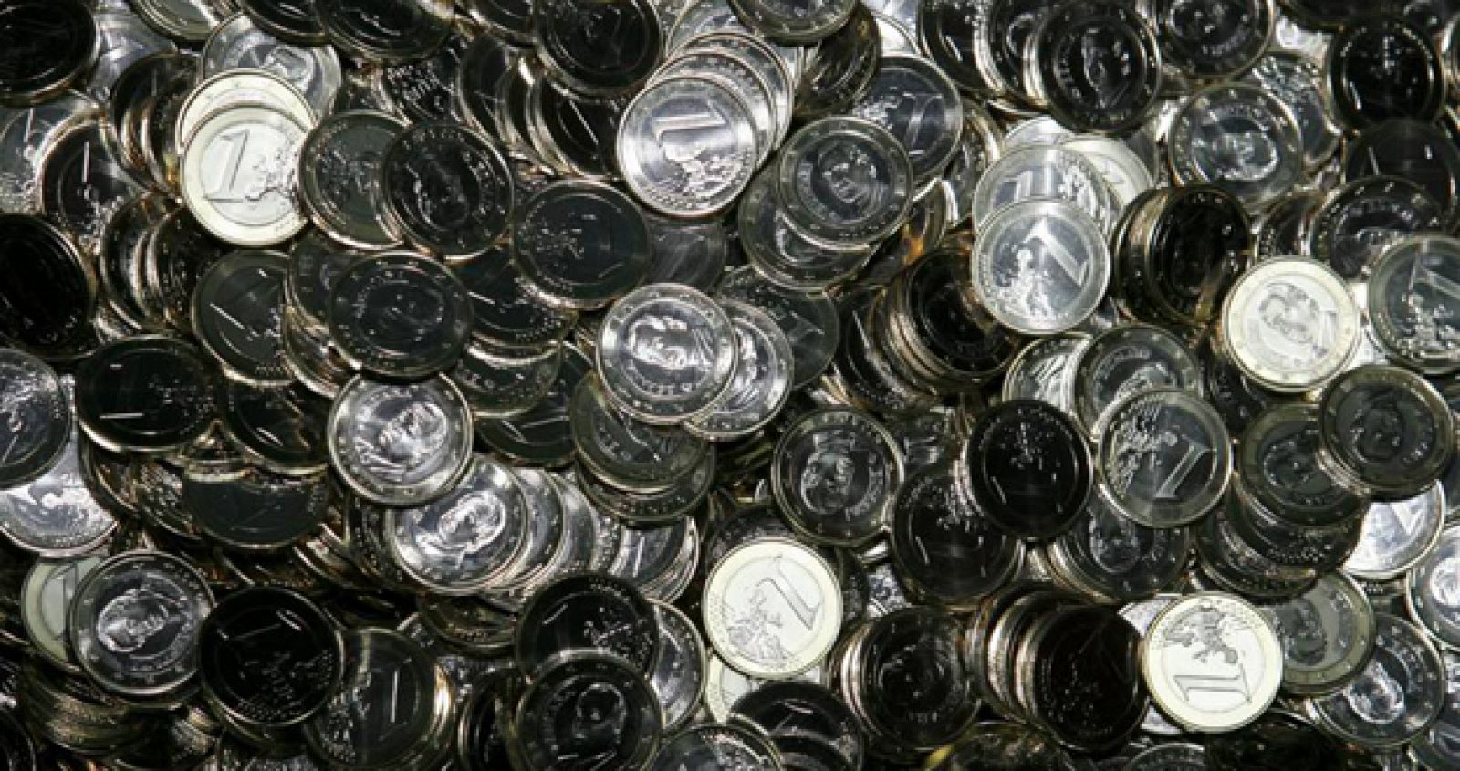 Imagen de archivo de monedas de un euro con la efigie del rey Juan Carlos