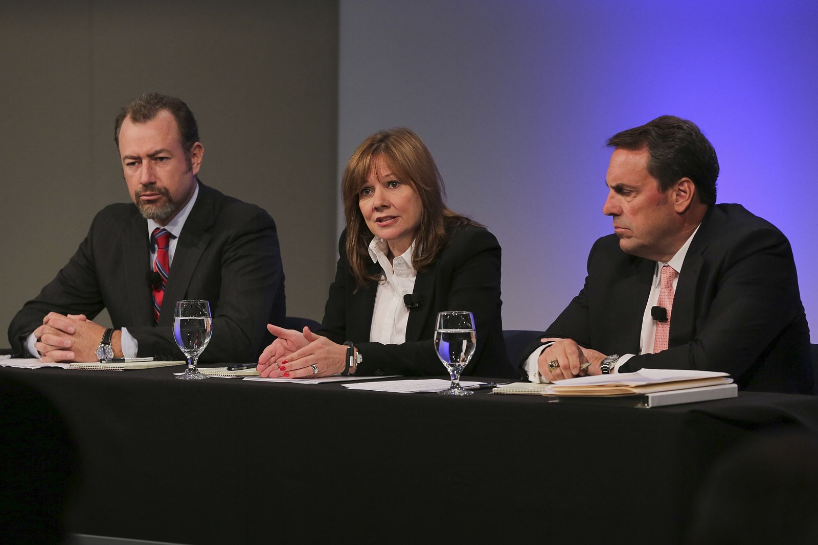 El presidente de General Motors, Dan Ammann, la consejera delegada, Mary Barra, y el vicepresidente ejecutivo, Mark Reuss