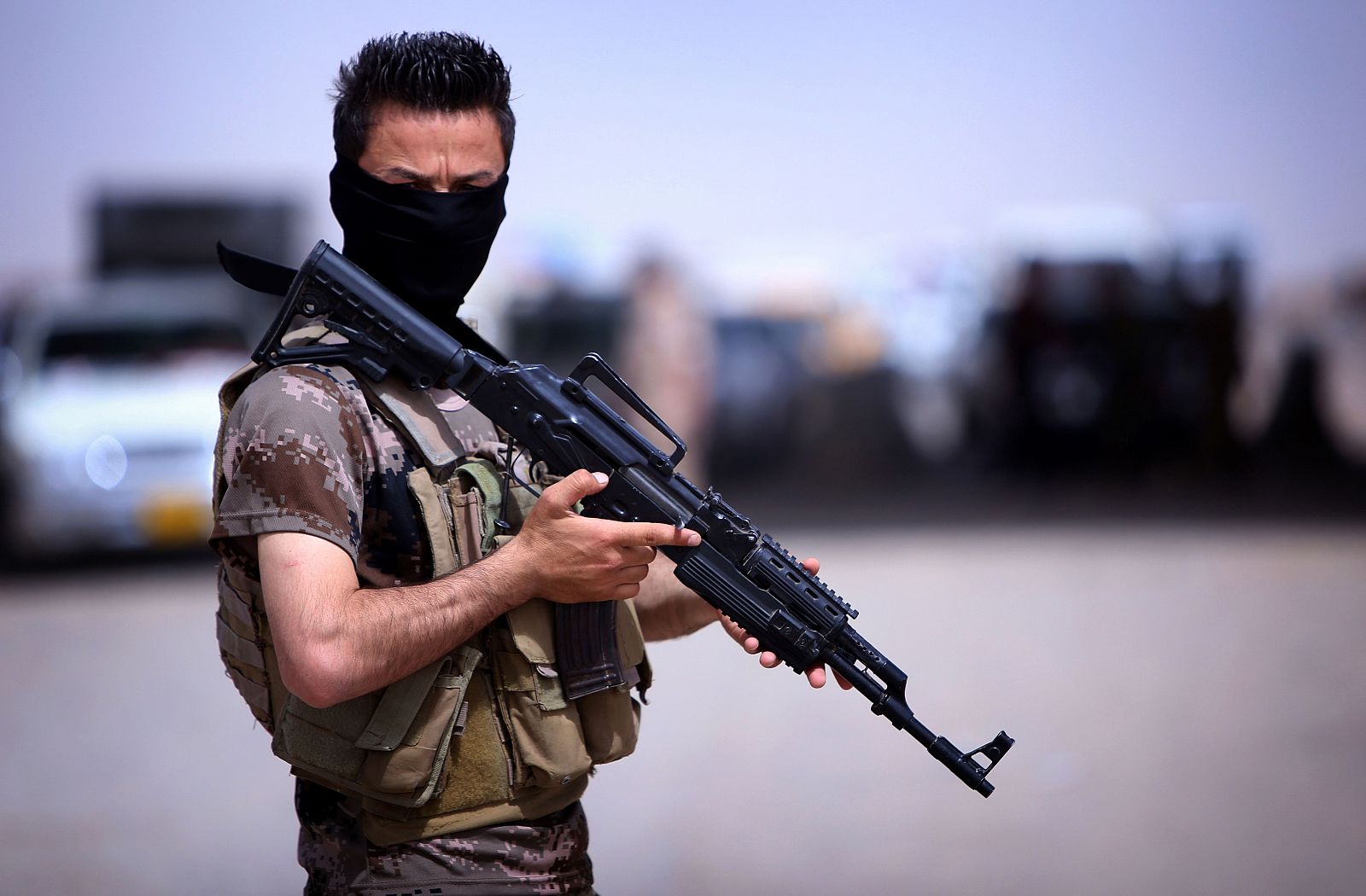 Un luchador enmascarado Pershmerga de la región autónoma kurda de Irak