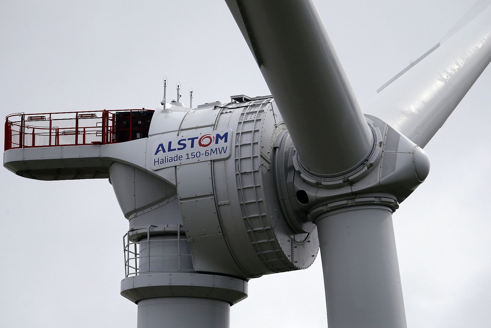 Una turbina de Alstom en el parque eólico marino de Le Carnet, en el oeste de Francia
