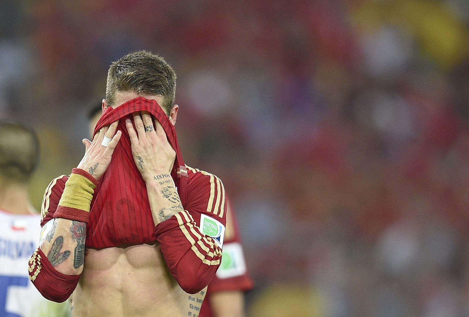 Sergio Ramos se lleva las manos a la cabeza tras la derrota contra Chile.