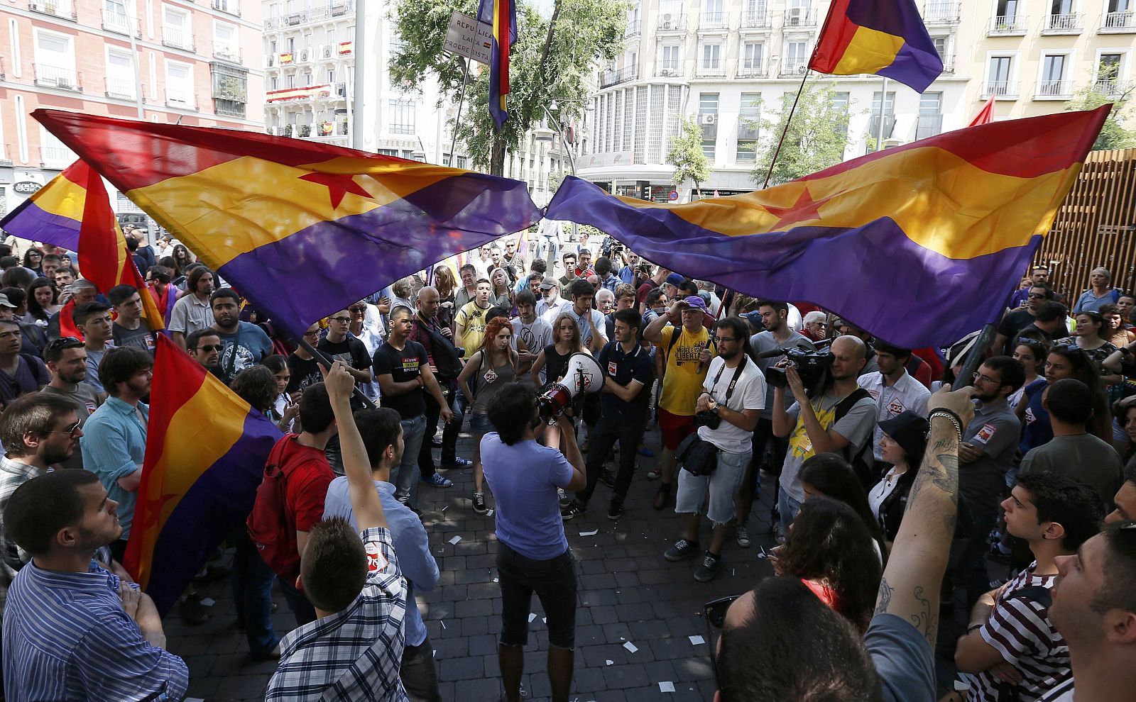 Imagen de una manifestación republicana que ha tenido lugar durante la ceremonia de proclamación de Felipe VI en Madrid.