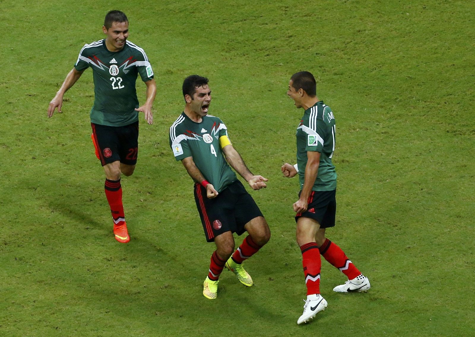 Márquez celebra el primer gol de México a Croacia.
