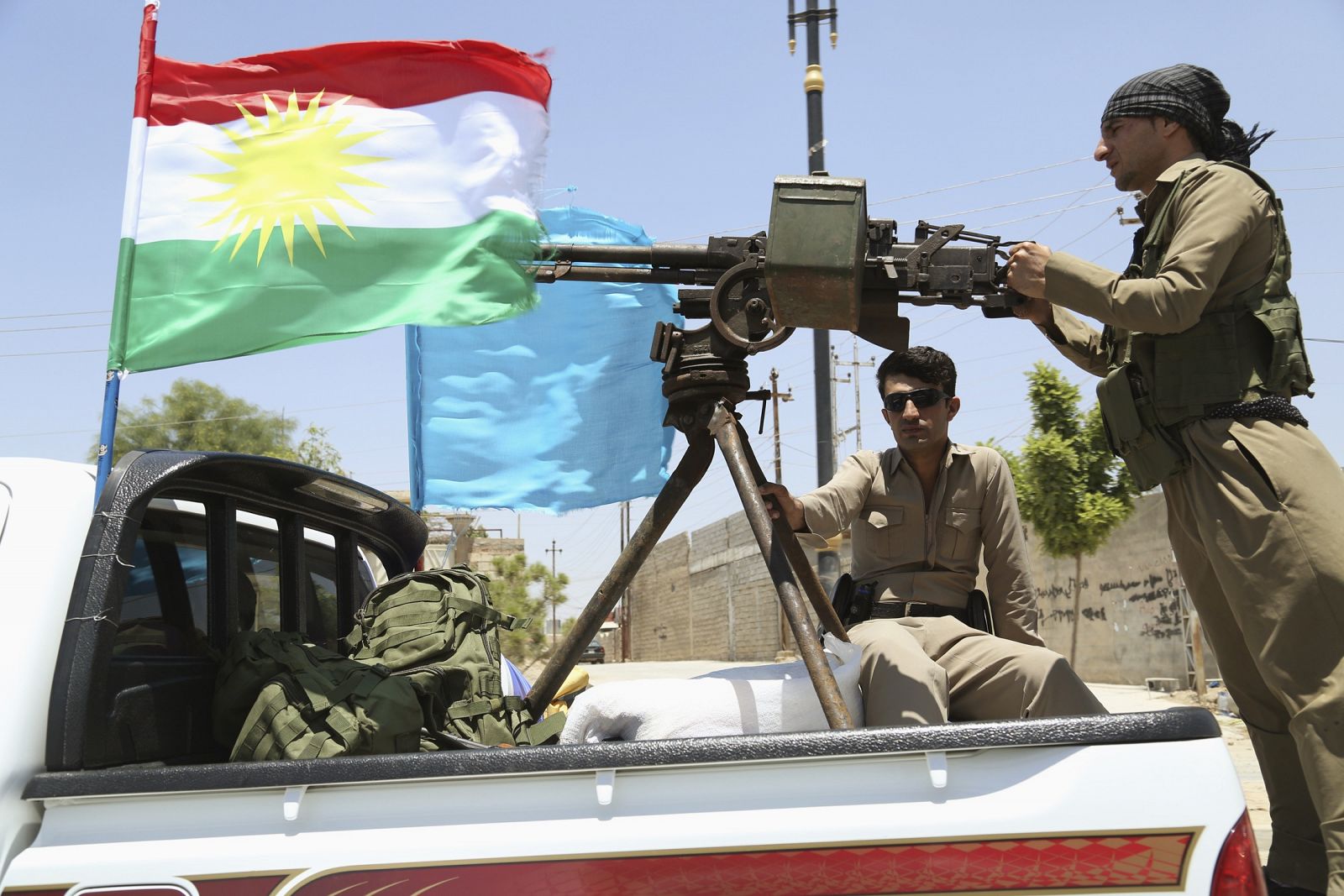 Un convoy militar del peshmerga (milicias kurdas) se dirige a Kirkuk, Irak