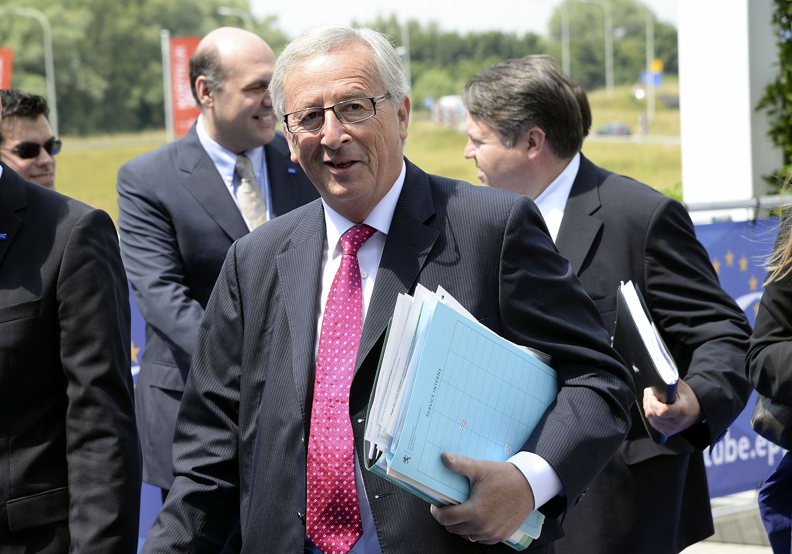 Jean-Claude Juncker llega a la reunión del PP europeo en Kortrij, previa a la cumbre europea.