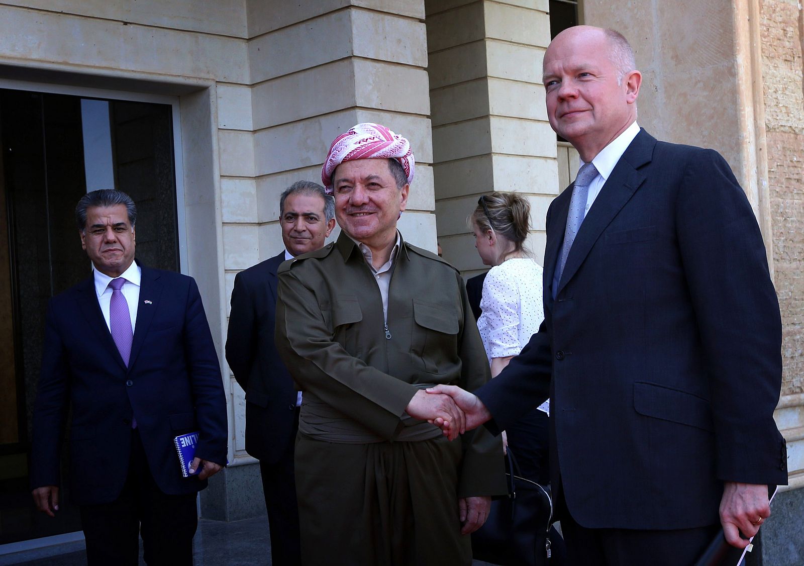 El presidente de la región autónoma del Kurdistán iraquí, Masud Barzani, recibe al ministro de Exteriores británico, William Hague