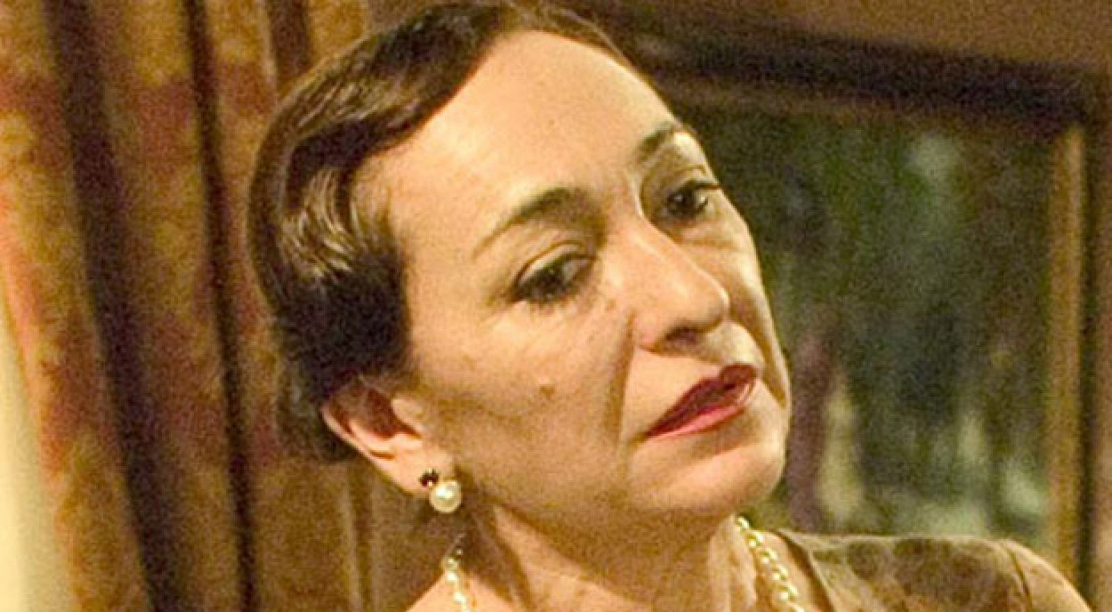 Doña Loreto es la madre de Andrea, protagosnista de la 1ª temporada.