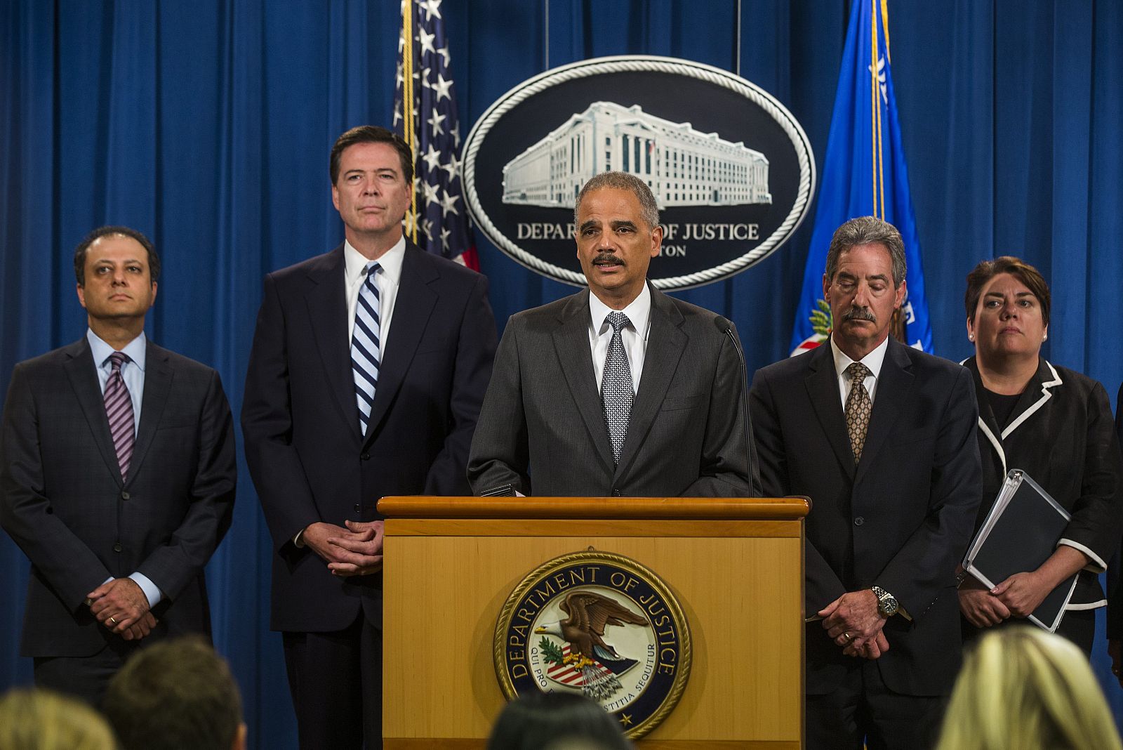 El fiscal general de EEUU, Eric Holder, habla en el Departamento de Justicia de EEUU anuncia la multa en rueda de prensa.