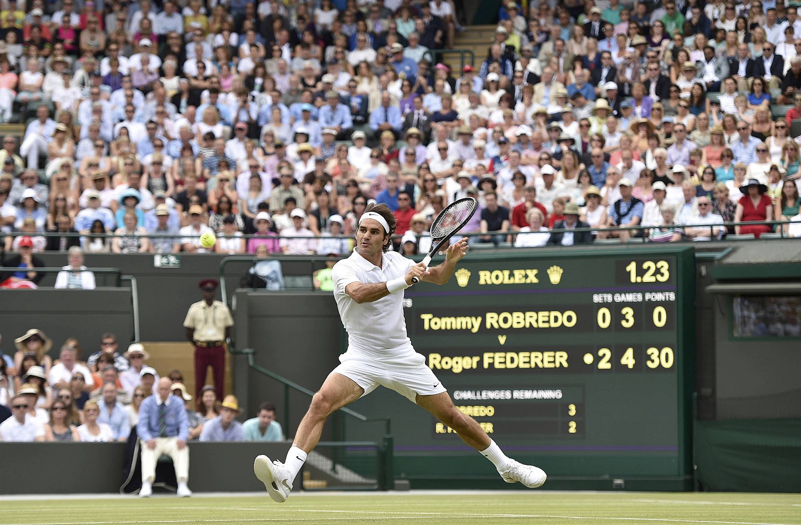 El suizo Roger Federer, en su partido contra Tommy Robredo