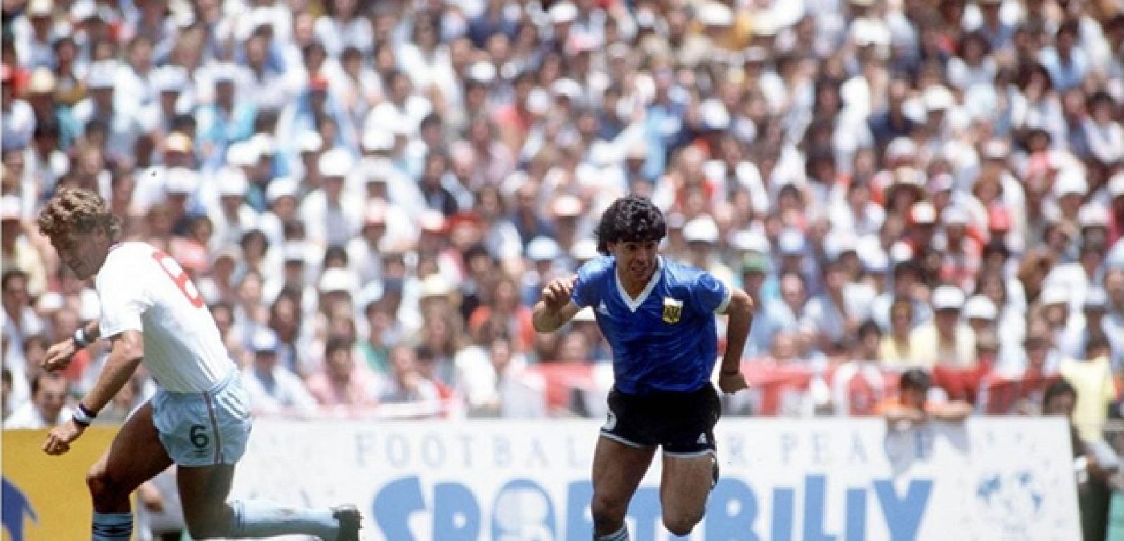 Diego Armando Maradona en la jugada del segundo gol a Inglaterra