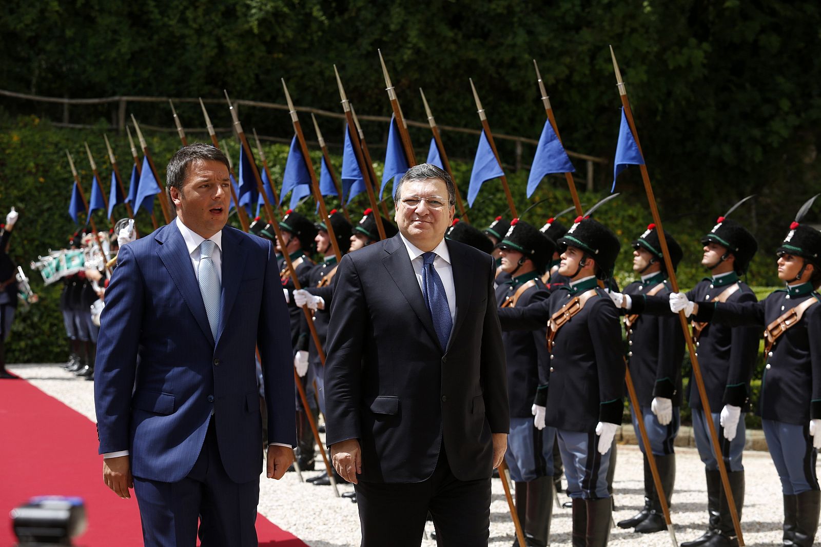 Renzi (izquierda) recibe a Barroso en Villa Madama, Rome.