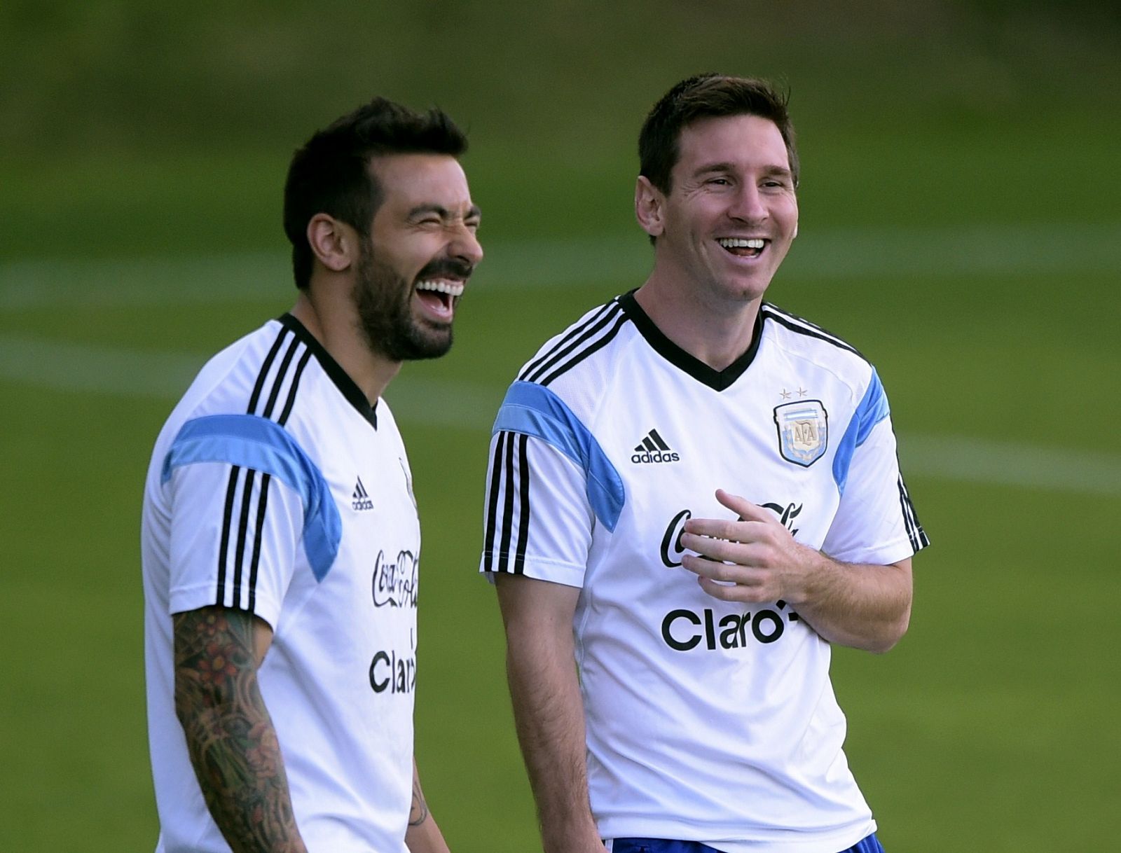 Messi conversa con Lavezzi en uno de los entrenamientos de Argentina.