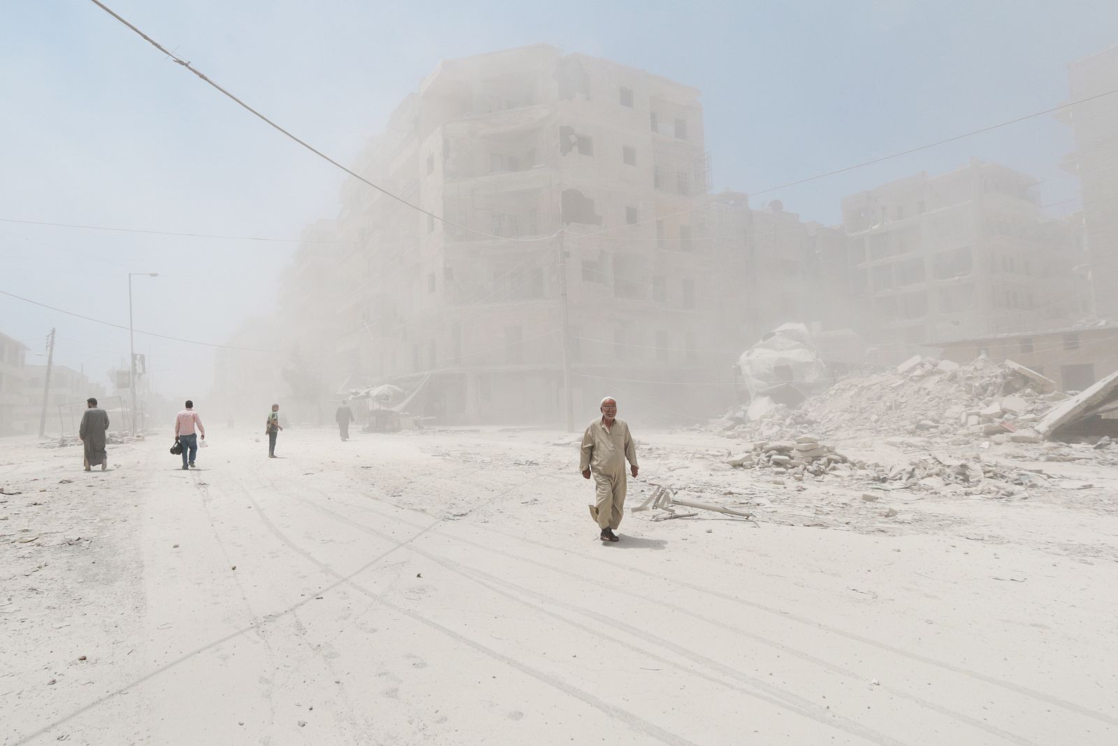 Calles de la bombardeada ciudad de Alepo este lunes 7 de julio.