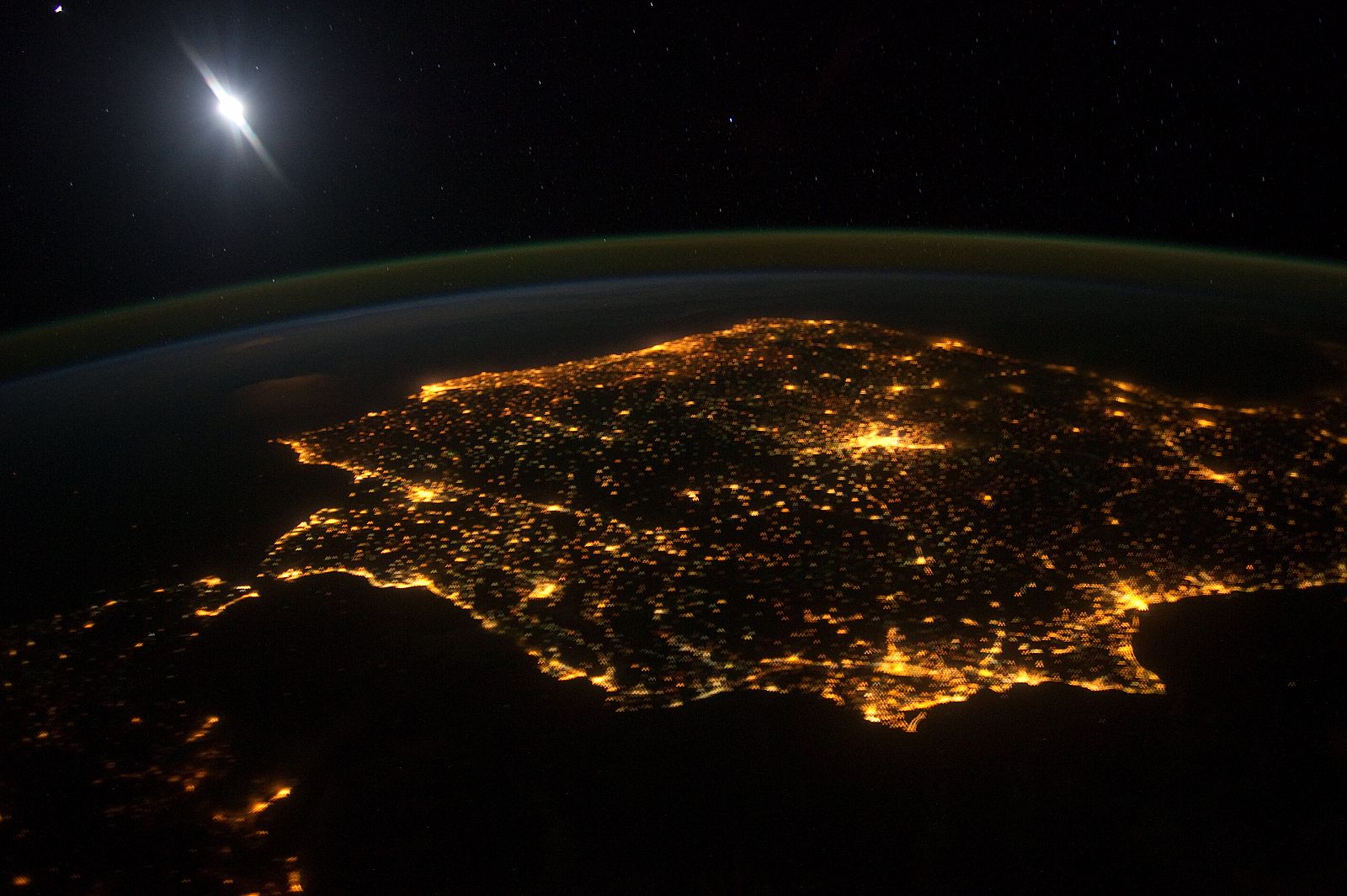 La Península Ibérica captada de noche desde la Estación Espacial Internacional.