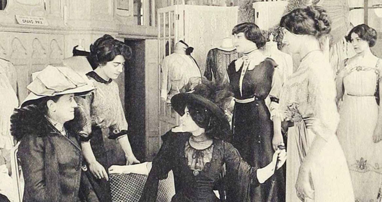 Mujeres comprando en 1909