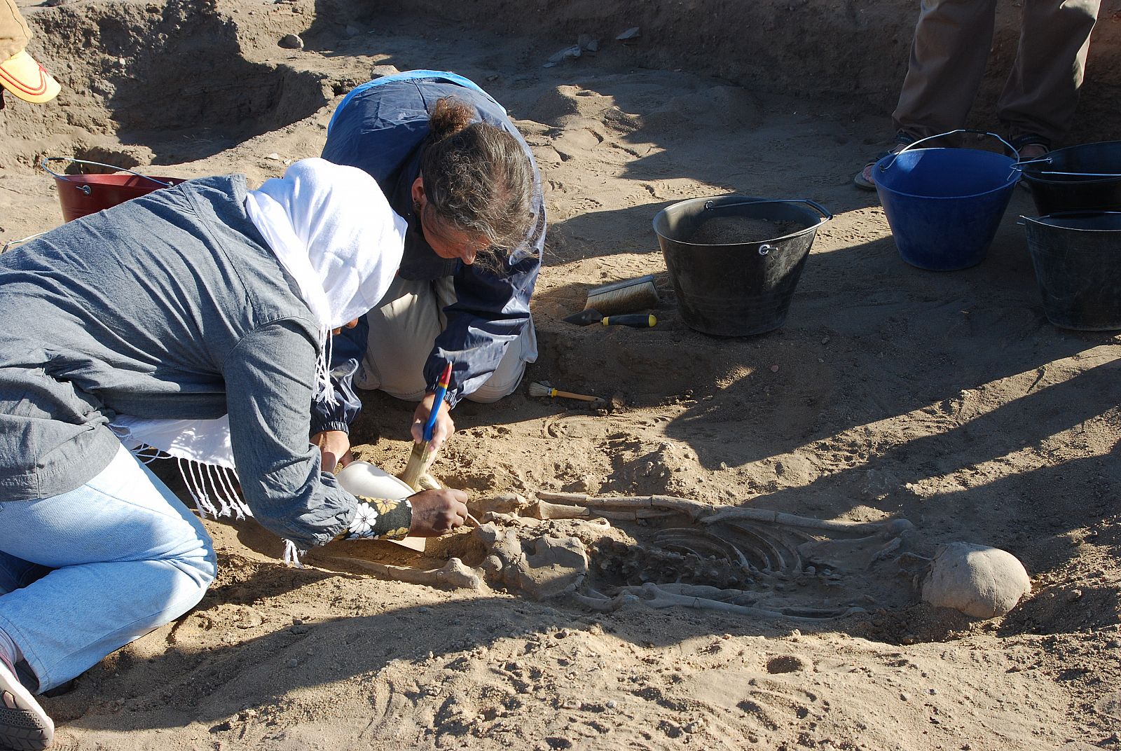Excavación en una tumba pre-mesolíticas en Al Khiday 2.