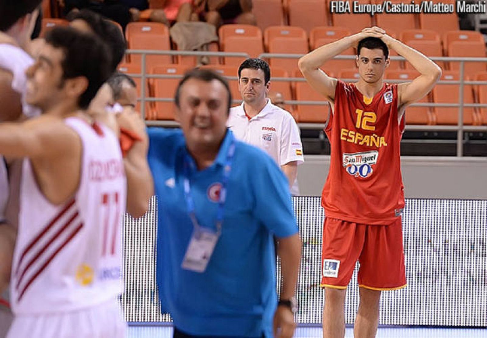 El combinado turco celebra su triunfo ante la selección española