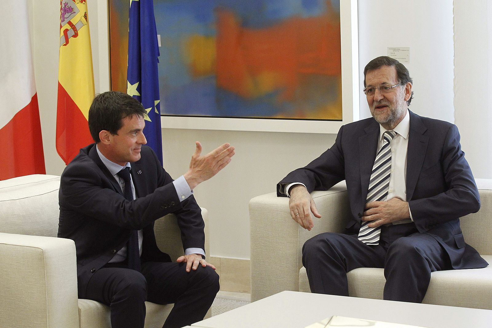 Mariano Rajoy se reúne con el primer ministro francés Manuel Valls en la Moncloa
