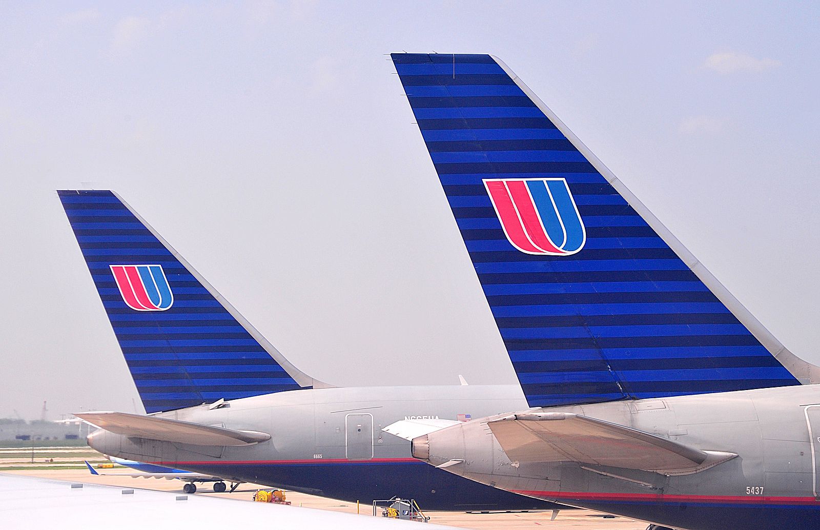 Imagen de archivo de dos aviones de la compañía United Airlines, que había cancelado sus vuelos a Tel Aviv