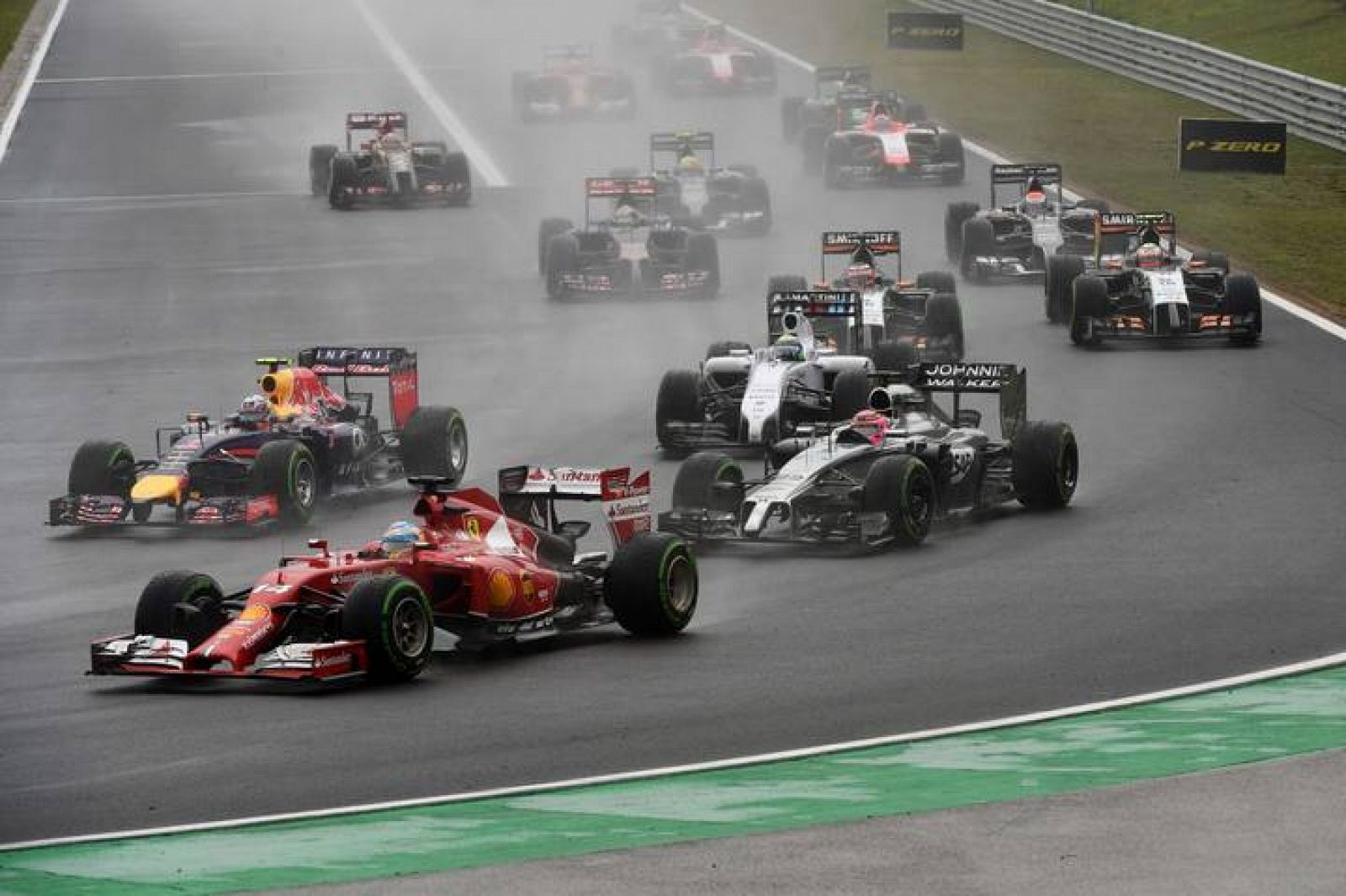 Alonso y Ricciardo en el GP de Hungría