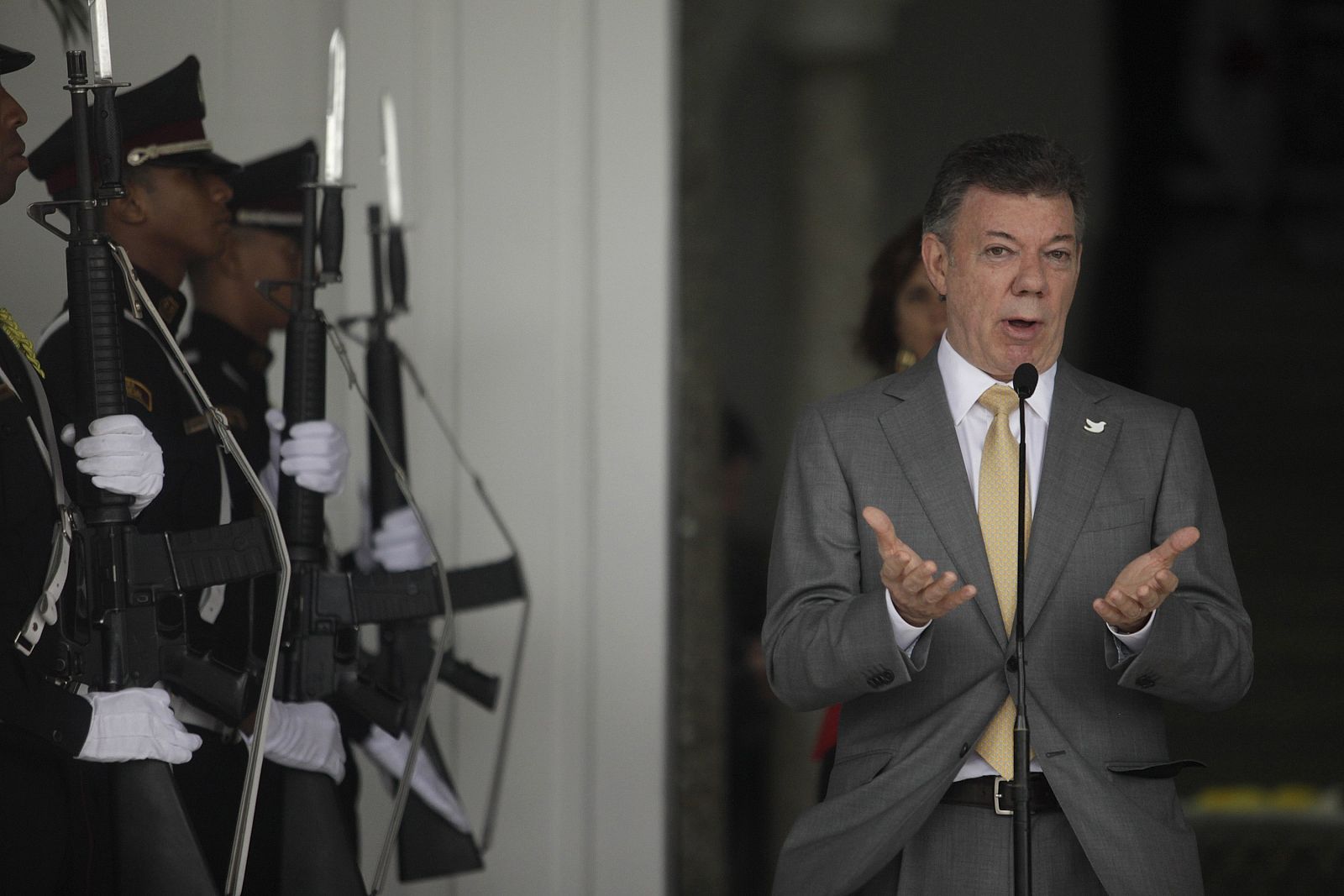 Colombia's President Santos delivers a speech after a private meeting with Panamanian President Varela at the presidential palace in Panama City