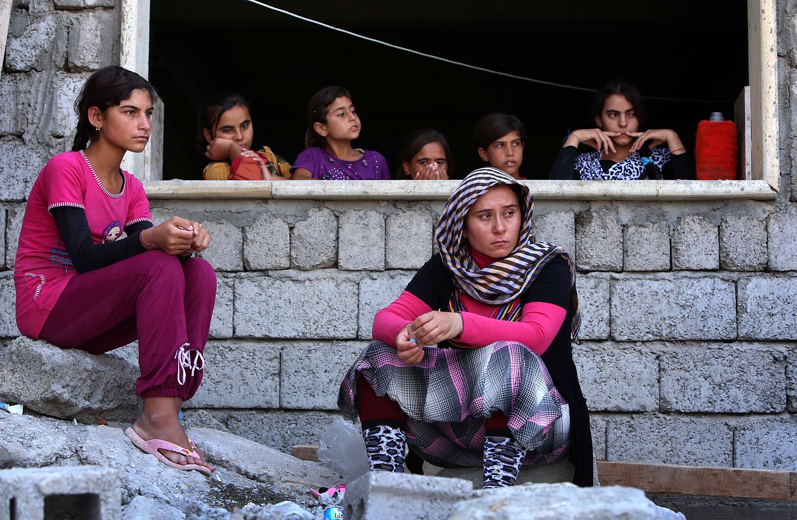 Mujeres y niños yazidíes originarios de Sinyar, desplazados en la ciudad de Dohuk.
