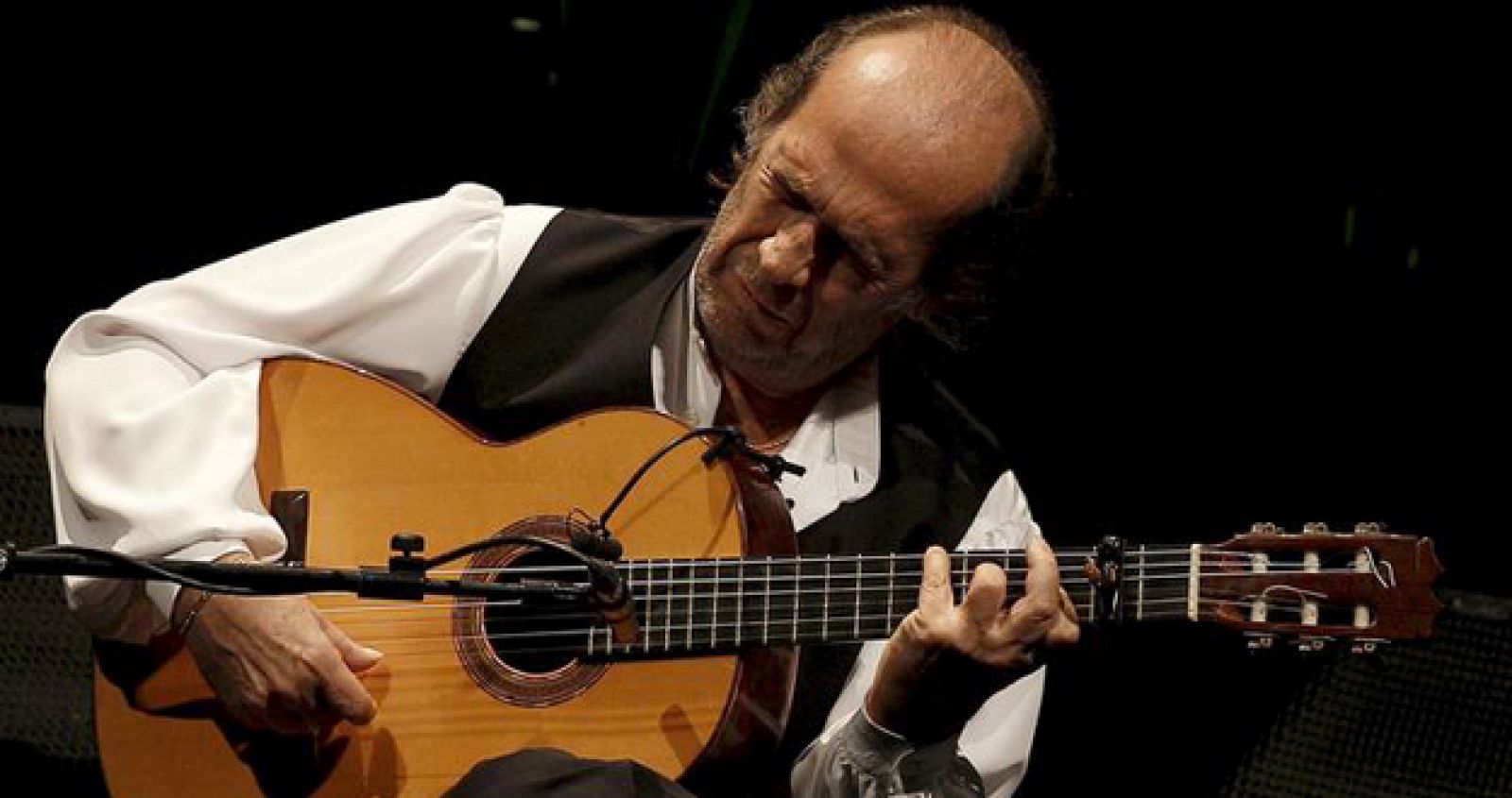 Foto de archivo del guitarrista Paco de Lucía, al que el Festival del Cante de las Minas de La Unión (Murcia) rinde homenaje en su 54 edición.